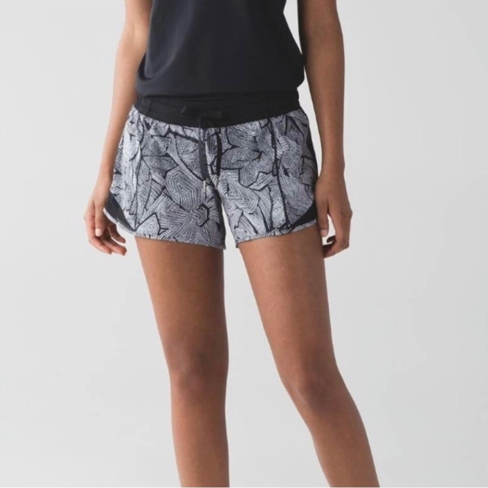 Lululemon Hotty Hot Short Size 12 Dottie Tribe